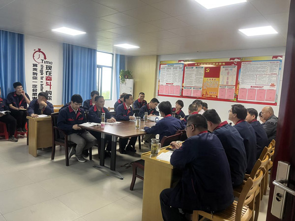 王伍升到建材研究室、建材公司調(diào)研